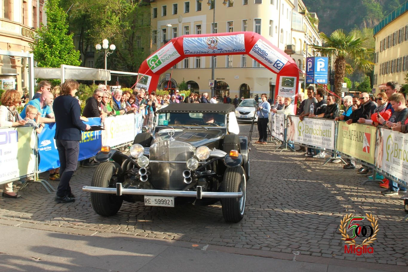 Arrivo della 500 Miglia Touring in piazza